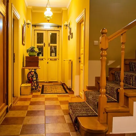 Venetula's - Varvara Kastoria