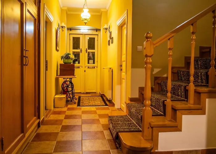 Venetula's - Varvara Kastoria